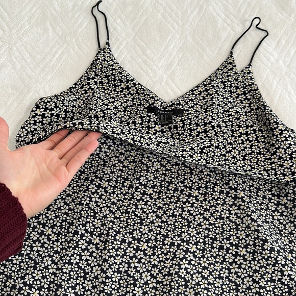 Forever 21 Black and white floral Cami Tank Top Size Small V neck flowy Blouse - Picture 8 of 8